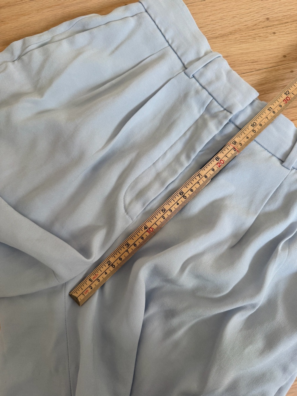 Aritzia Babaton Effortless Shorts Size 4 Pastel Blue Office Minimalist Neutral - Picture 11 of 12